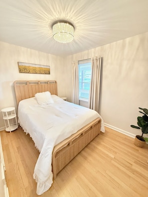 3 bedrooms, iron/ironing board, free WiFi, bed sheets