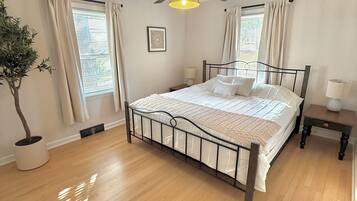 3 bedrooms, iron/ironing board, free WiFi, bed sheets