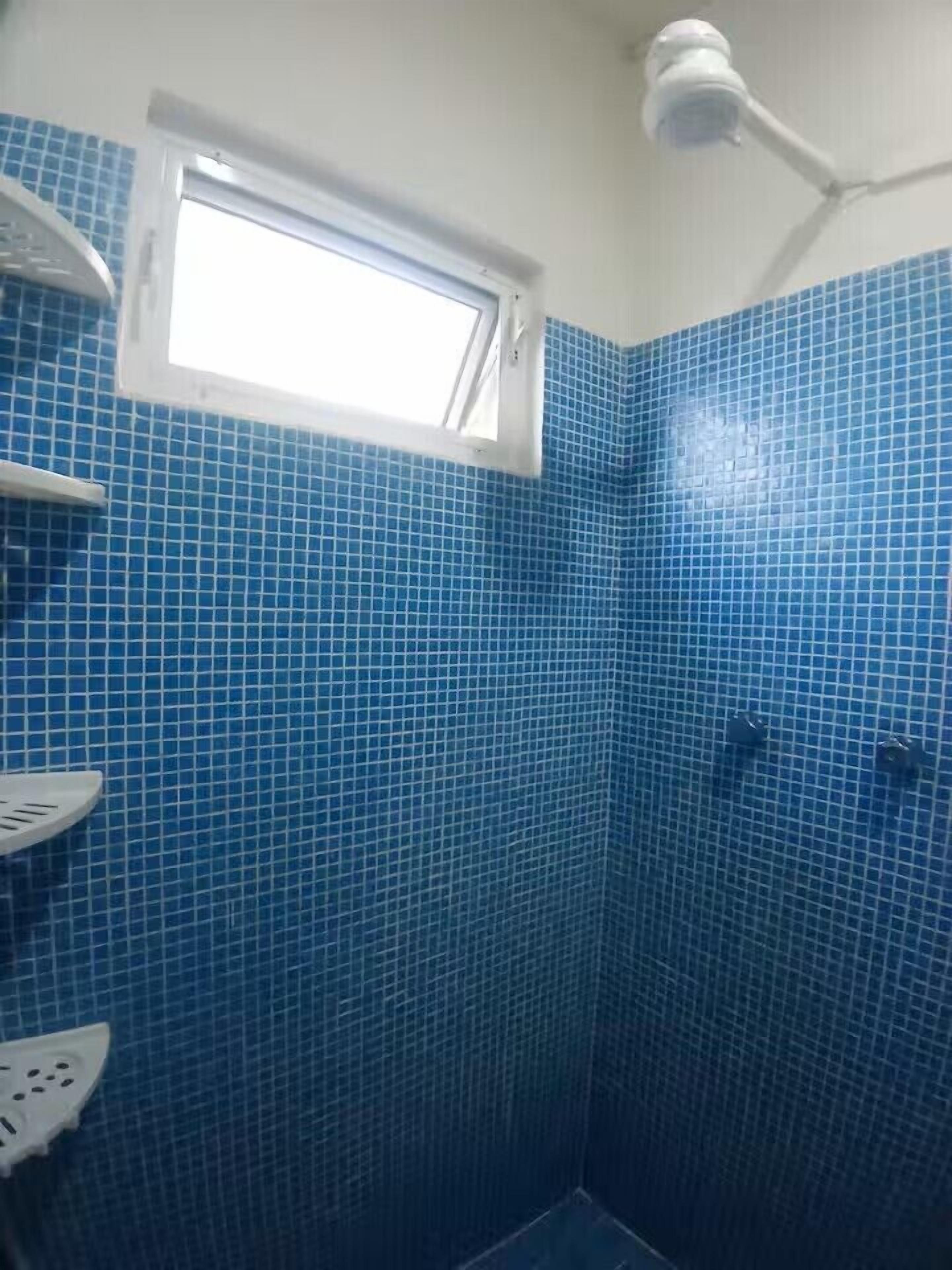 Rom – comfort | Bad | Håndklær, såpe, sjampo og toalettpapir