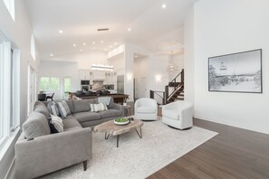 Smart-TV, peis, kontorer og printere