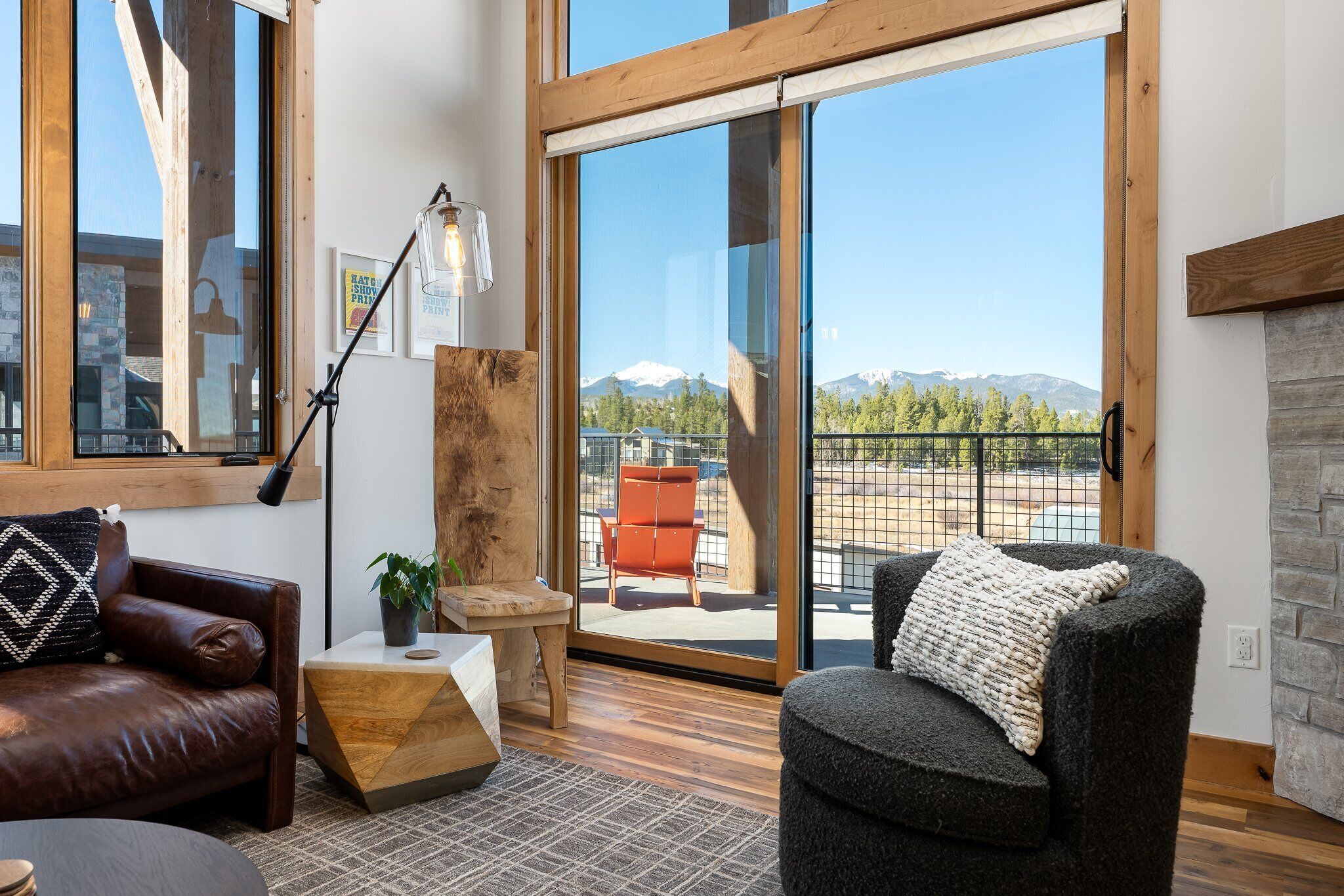 Smart-TV, Kamin, Musikbibliothek, Stereoanlage