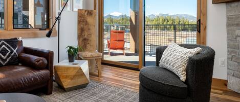 Smart TV, fireplace, music library, stereo