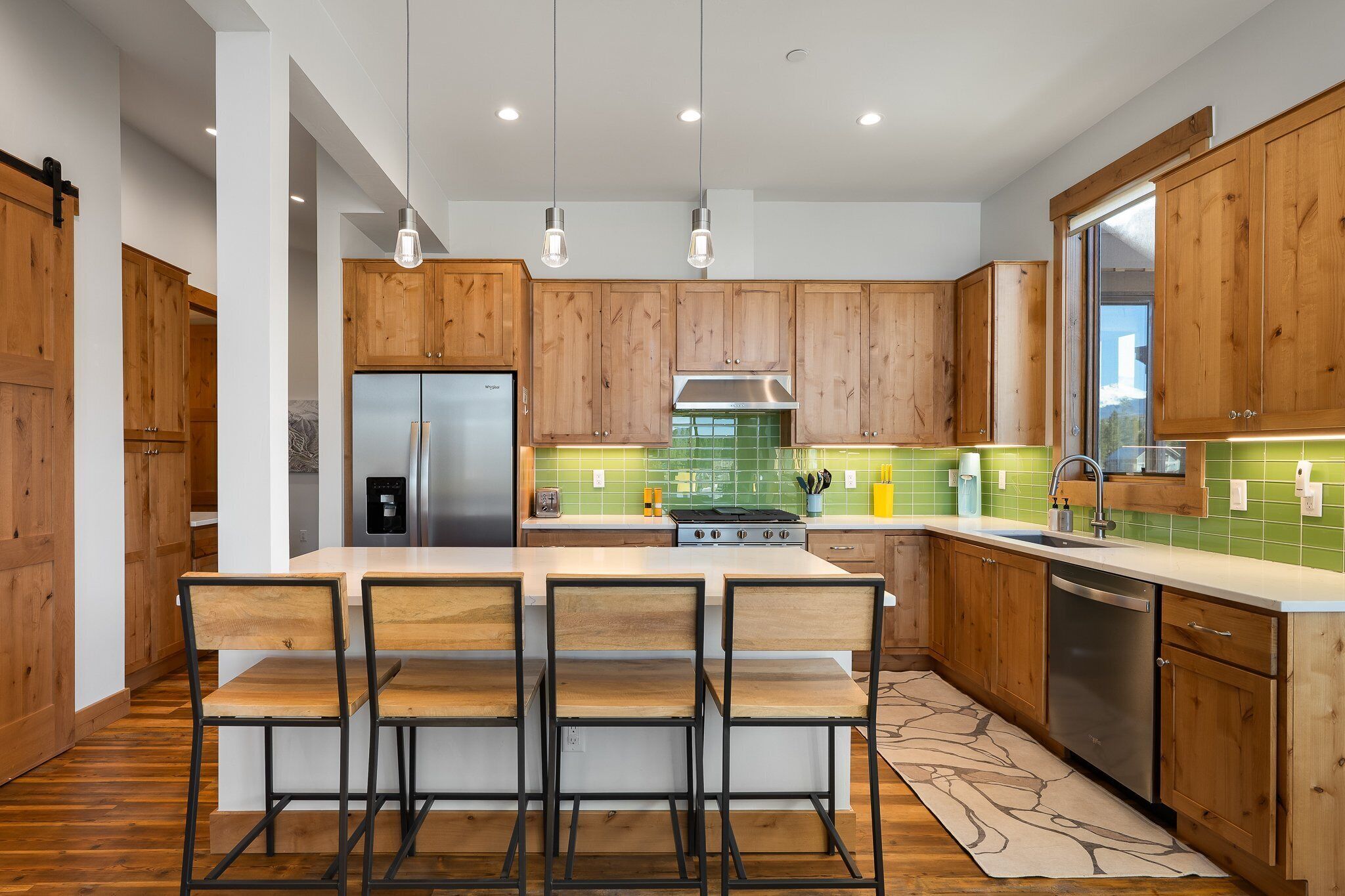 雪櫃、微波爐、焗爐、爐具