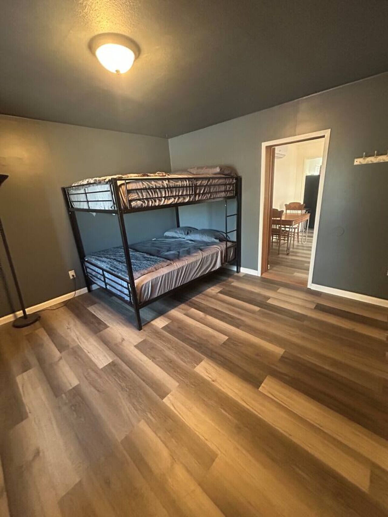 2 chambres, coffres-forts dans les chambres, Wi-Fi, draps fournis