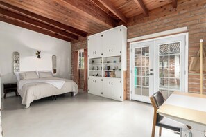 3 chambres, fer et planche à repasser, Wi-Fi, draps fournis