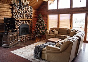 Smart TV, fireplace, DVD player, ping pong