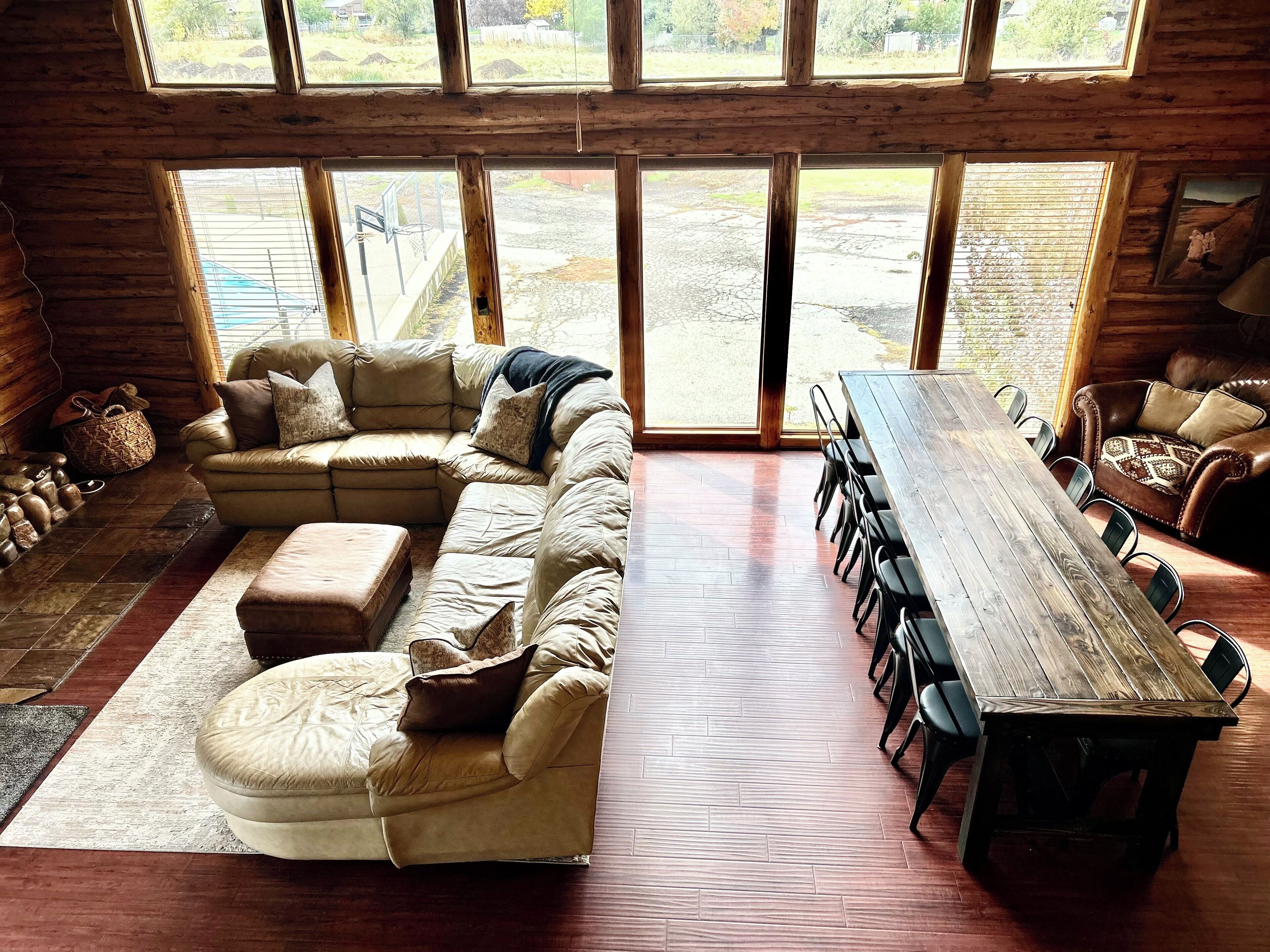 智能电视、壁炉、DVD 播放器、乒乓球