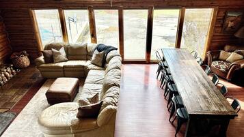 Smart TV, fireplace, DVD player, table tennis