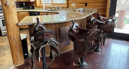 Family Ski Cabin with Hot tub and Pool