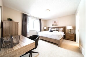 4 bedrooms, iron/ironing board, internet, bed sheets