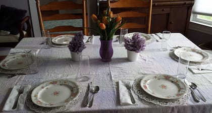 Charming bed & breakfast in peaceful Snohomish