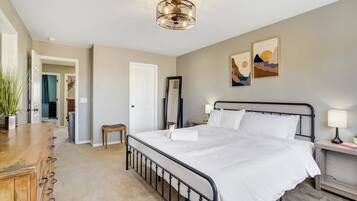 6 bedrooms, desk, free WiFi, bed sheets