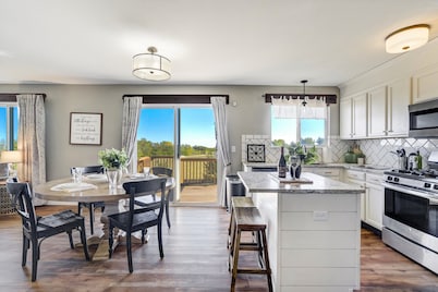 The Great Escape | 6BR • Gym • Hot Tub • Pets OK!