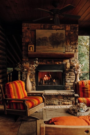 Interior - Heated Pool, Sleeps 30, 6,000 sq ft. Family Cabin, Arcade, Pool Table, Bunk Room (Broken Bow)