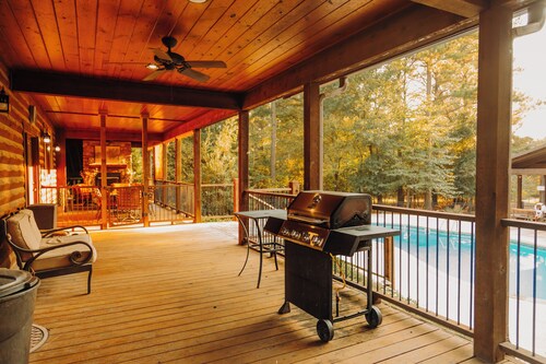 The Range - Entire Cabin w/ HEATED POOL in Broken Bow, Oklahoma!