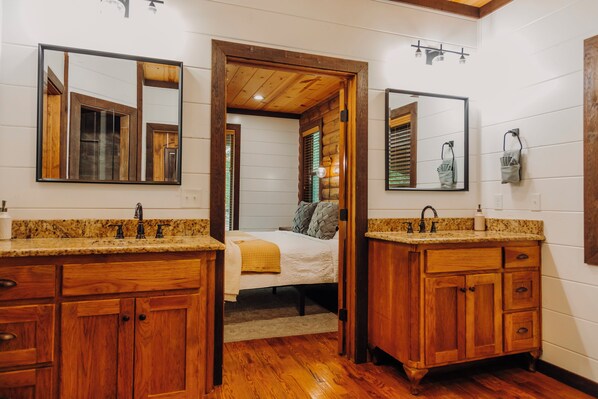 7 bedrooms, iron/ironing board, WiFi, bed sheets