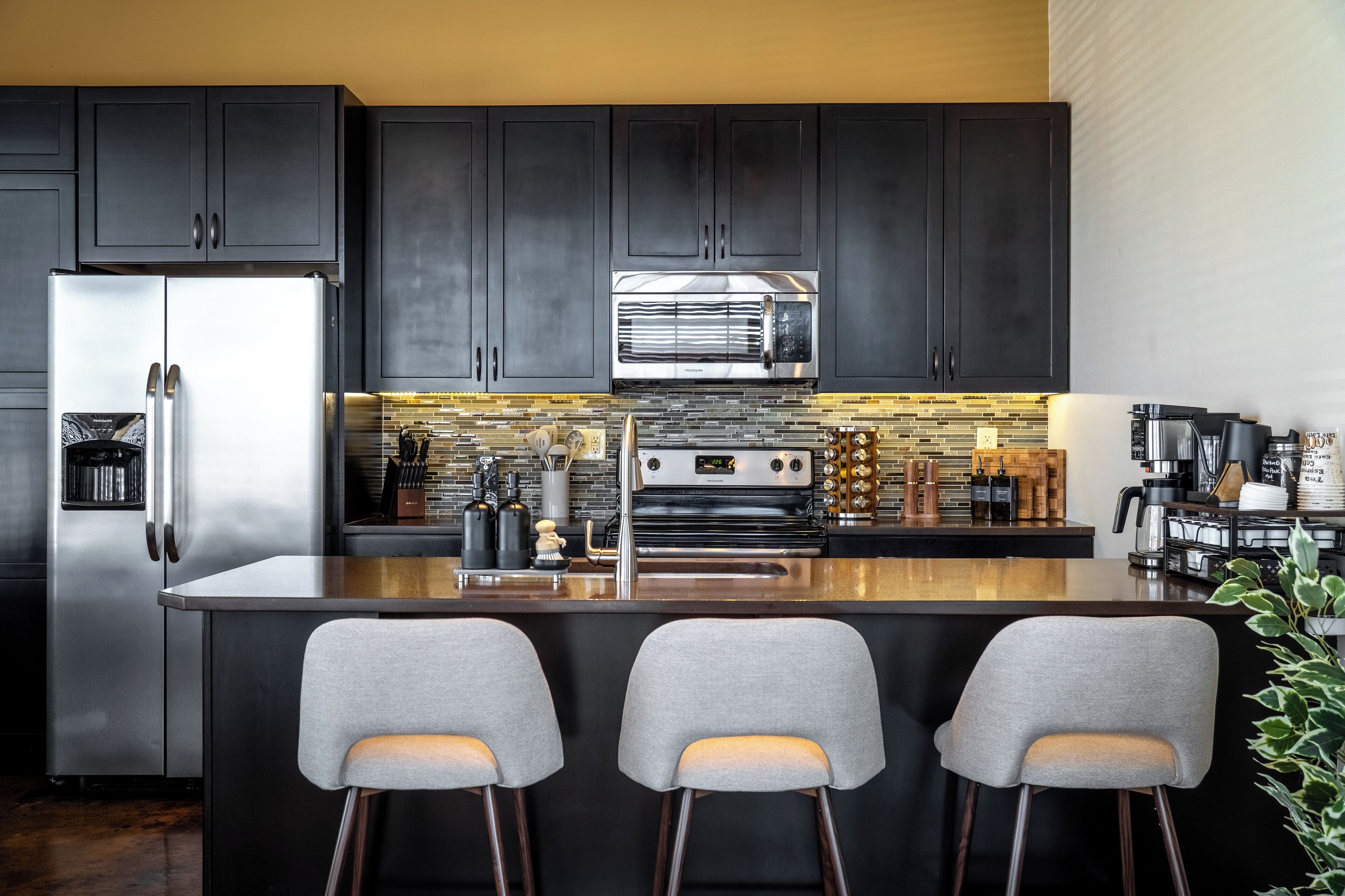 冰箱、微波炉、烤箱、炉灶