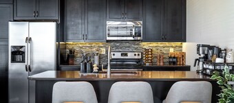 King Bed, Free Garage Parking - Brick Loft in Downtown Roanoke