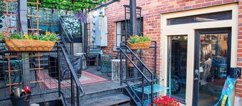 Free Garage + King Bed - Brick Loft in Downtown Roanoke - Walk to everything