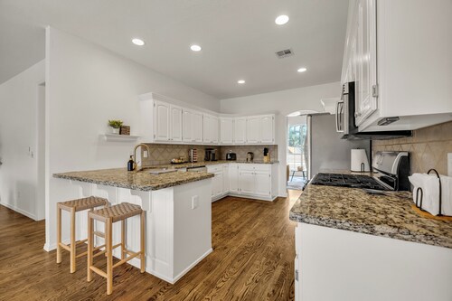 Ridge Retreat! King Beds By Outlet Mall & Aquarium