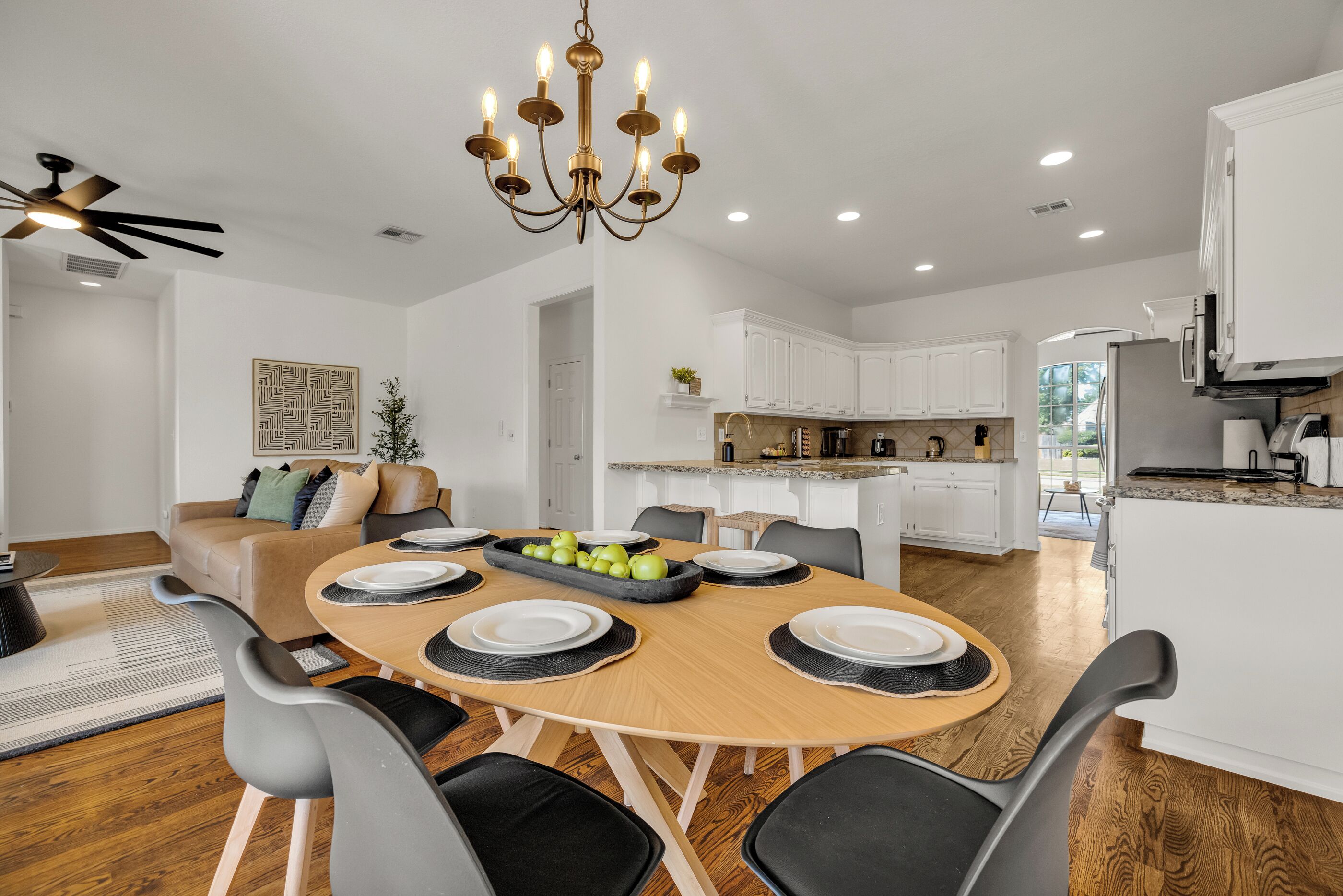 Micro-ondes, four, plaque de cuisson, lave-vaisselle