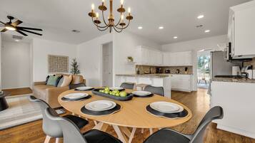 Micro-ondes, four, plaque de cuisson, lave-vaisselle