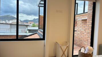 2 dormitorios, tabla de planchar con plancha, wifi gratis y ropa de cama