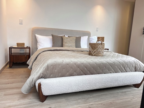 New Apartment 2H • Riverfront - Rooftop - Culture - Views and Style