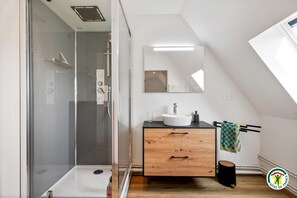 Shower - Gîtes de France® - Gîte de la Chesnaye (SIERVILLE)