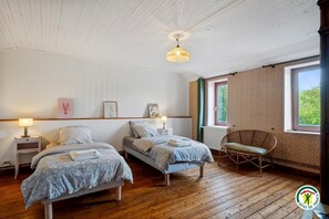 4 bedrooms, travel crib, free WiFi - Gîtes de France® - Gîte de la Chesnaye (SIERVILLE)