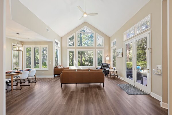 Interior - 34 Heath Drive @ Palmetto Dunes | Balcony Overlooking Pool | Bunk Room | Prime Location (Hilton Head Island)