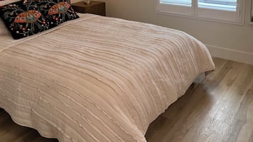 3 habitaciones, tabla de planchar con plancha, wifi y ropa de cama