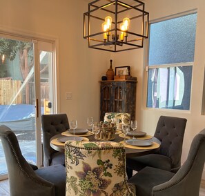 Dining - Comfy 3-BDRM House in West Sacramento near Capitol, Rivercats/As Stadium +more (West Sacramento)