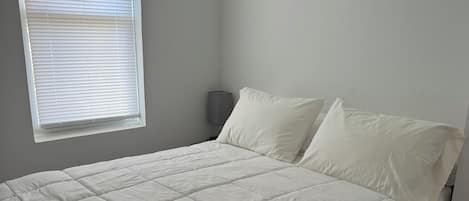 1 dormitorio, tabla de planchar con plancha, Internet y ropa de cama