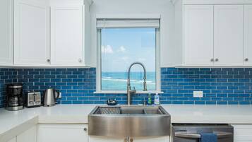 KĂŒhlschrank, Mikrowelle, Ofen, Herdplatte