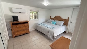 In-room safe, free WiFi, bed sheets