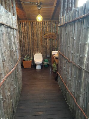 Shower, towels, soap, toilet paper - El Retiro, Cabin in the forest, peace and tranquility to reconnect with your being. (Medellin)