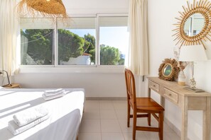 2 Schlafzimmer, Schreibtisch, Bügeleisen/Bügelbrett, Bettwäsche