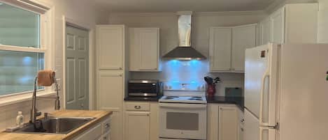 Micro-ondes, four, plaque de cuisson, lave-vaisselle