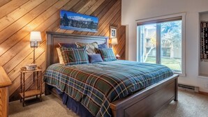 Room - 3 Bedrooms + Loft townhome in Snowcreek Phase 3,  Private Pool Table Sleeps 6 Guests, Dog Friendly (Mammoth Lakes)