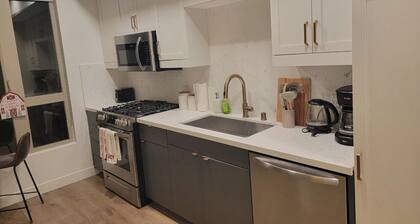 Spacious peacefull studio w/free parking, hot tub, gym. Near Balboa Park.