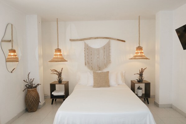 1 bedroom, internet, bed sheets - Apartment in the historic center, one block from the beach and Parque Los Novios. (Santa Marta)