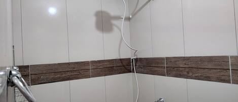 タオル、トイレットペーパー