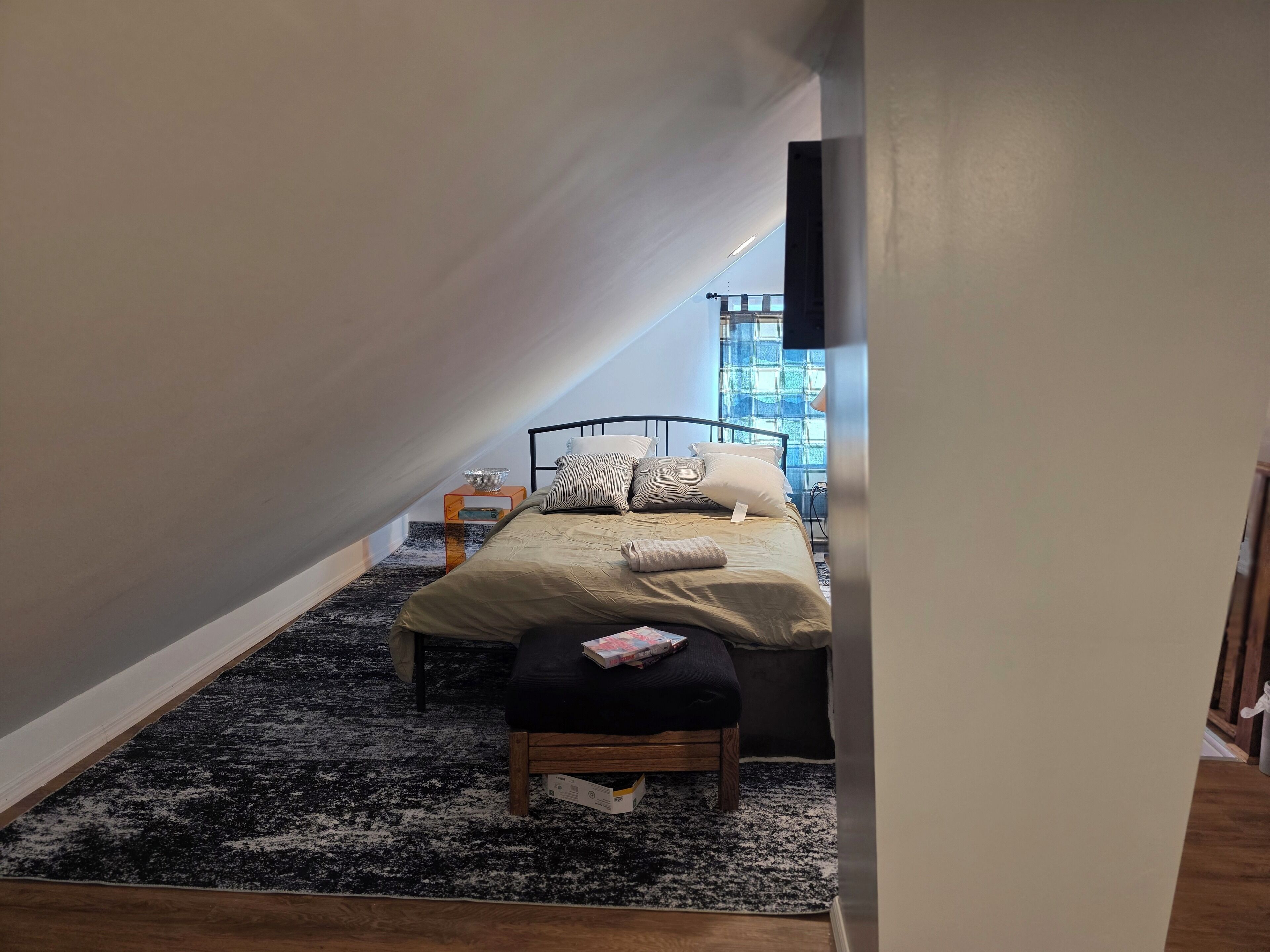 2 多间卧室、熨斗/熨衣板、WiFi、床单