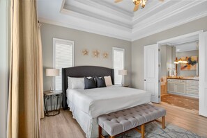 5 slaapkamers, een strijkplank/strijkijzer, reisbedje, gratis wifi
