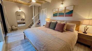 1 bedroom, desk, iron/ironing board, WiFi