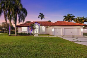 Exterior - Tropical Villa Retreat - Pool • Game Room • Lounge (Plantation)