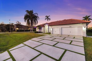 Property grounds - Tropical Villa Retreat - Pool • Game Room • Lounge (Plantation)