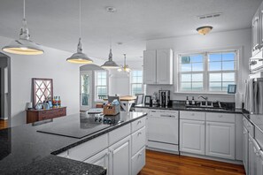 Microwave, oven, stovetop, dishwasher - High Brow House - Elevate to Escape (Mentone)