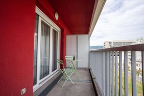 Habitación, 1 cama de matrimonio con sofá cama, no fumadores (Upgrade) | Balcón